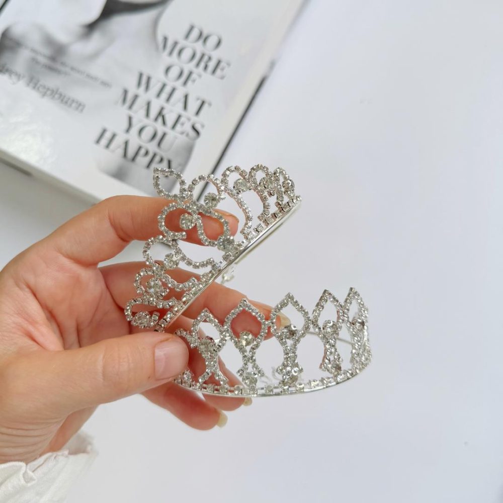 تاج نیم گرد شانه دار